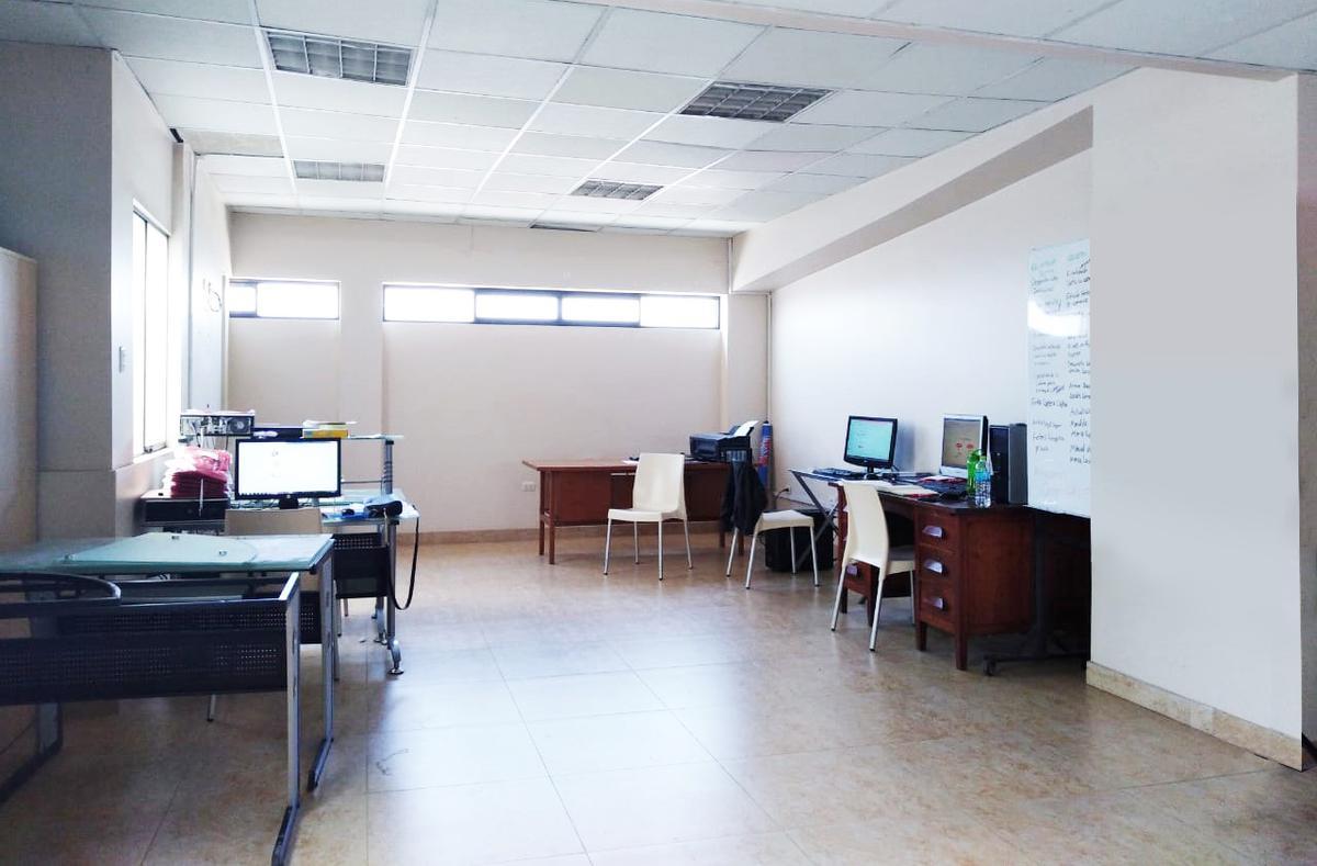 ALQUILER DE OFICINA EMPRESARIAL EN AV. LUIS GONZÁLES